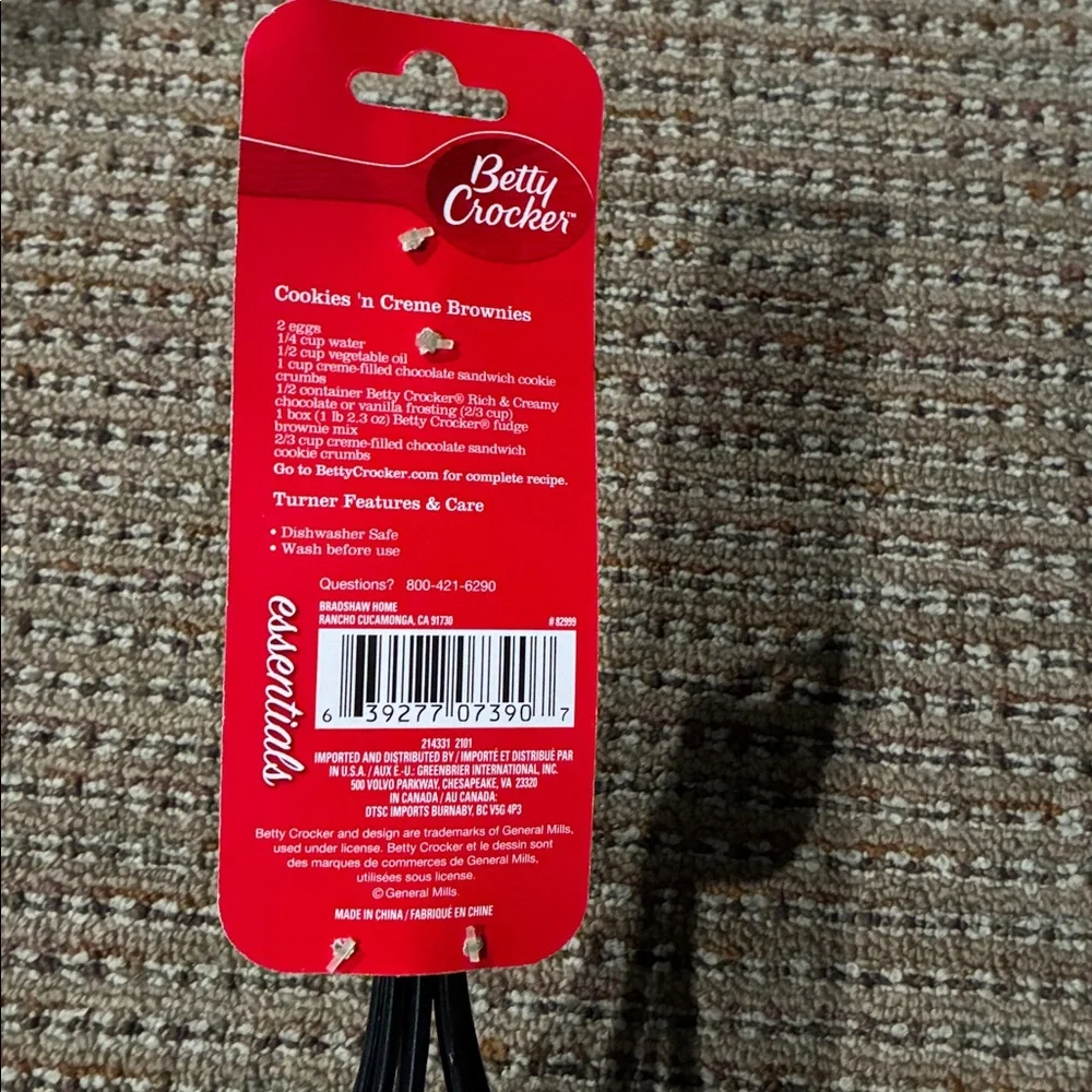Betty Crocker Black and White Whisk NWT Egg beater baking cooking